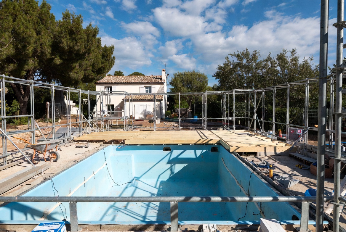 Construire une piscine : quelles sont les démarches ?