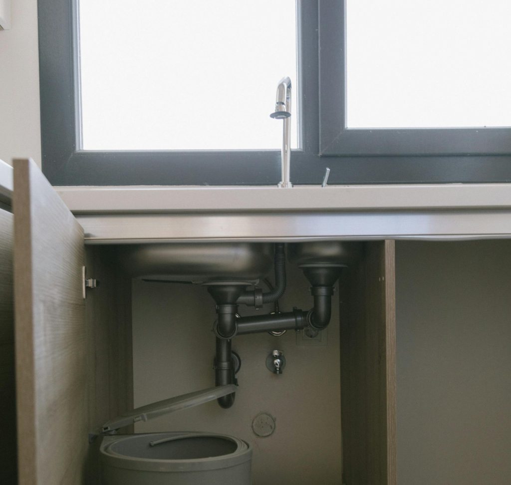 Pour remplacer un robinet, on a seulement besoin de s’équiper et de procéder étape par étape.